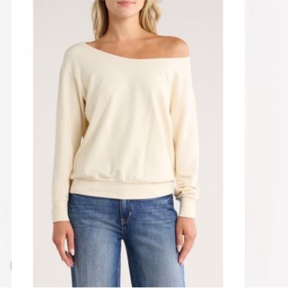 L'AGENCE Super Soft Modal Kimora
Off the Shoulder Top Vintage White Sz M